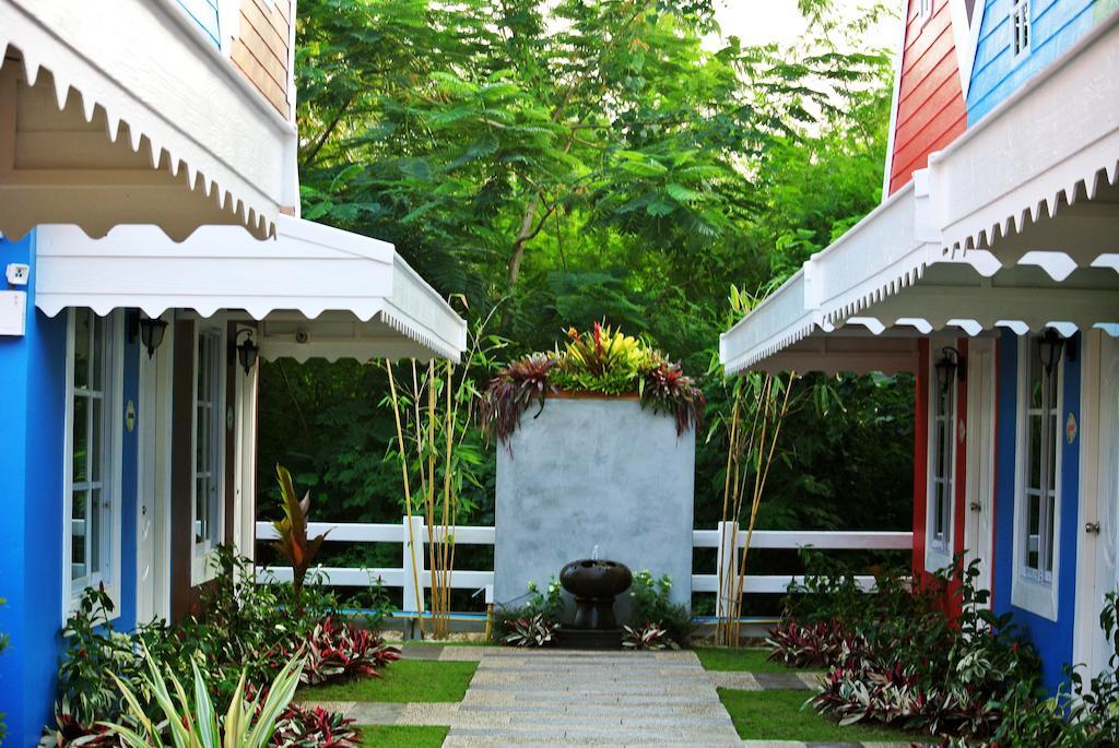 Color Ville Hotel Sha Certified Sakon Nakhon Exterior foto