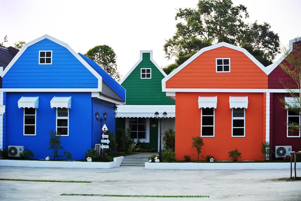 Color Ville Hotel Sha Certified Sakon Nakhon Exterior foto