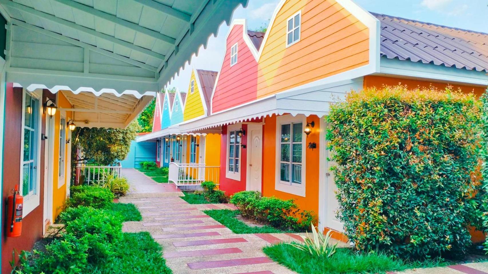 Color Ville Hotel Sha Certified Sakon Nakhon Exterior foto
