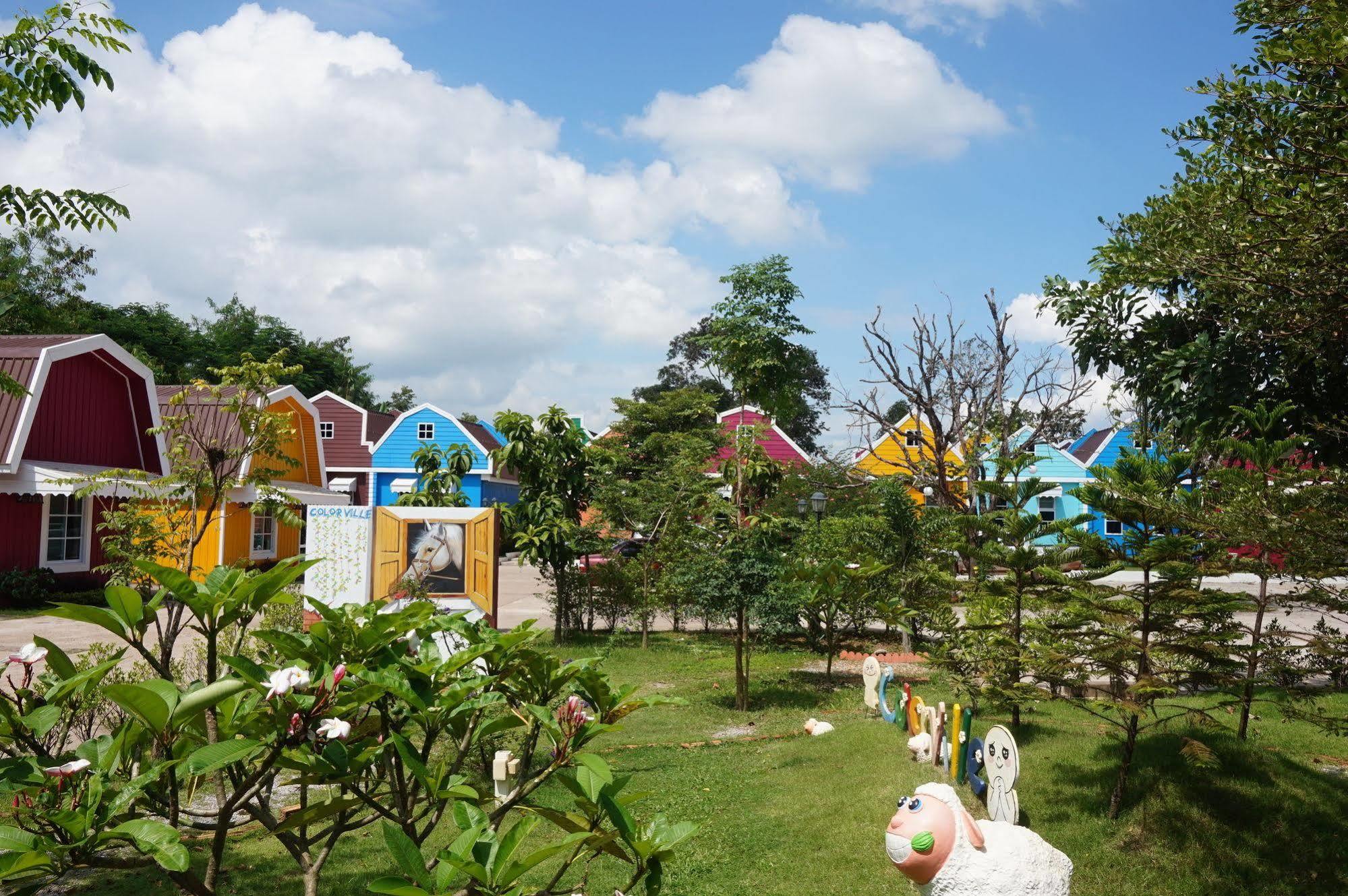 Color Ville Hotel Sha Certified Sakon Nakhon Exterior foto