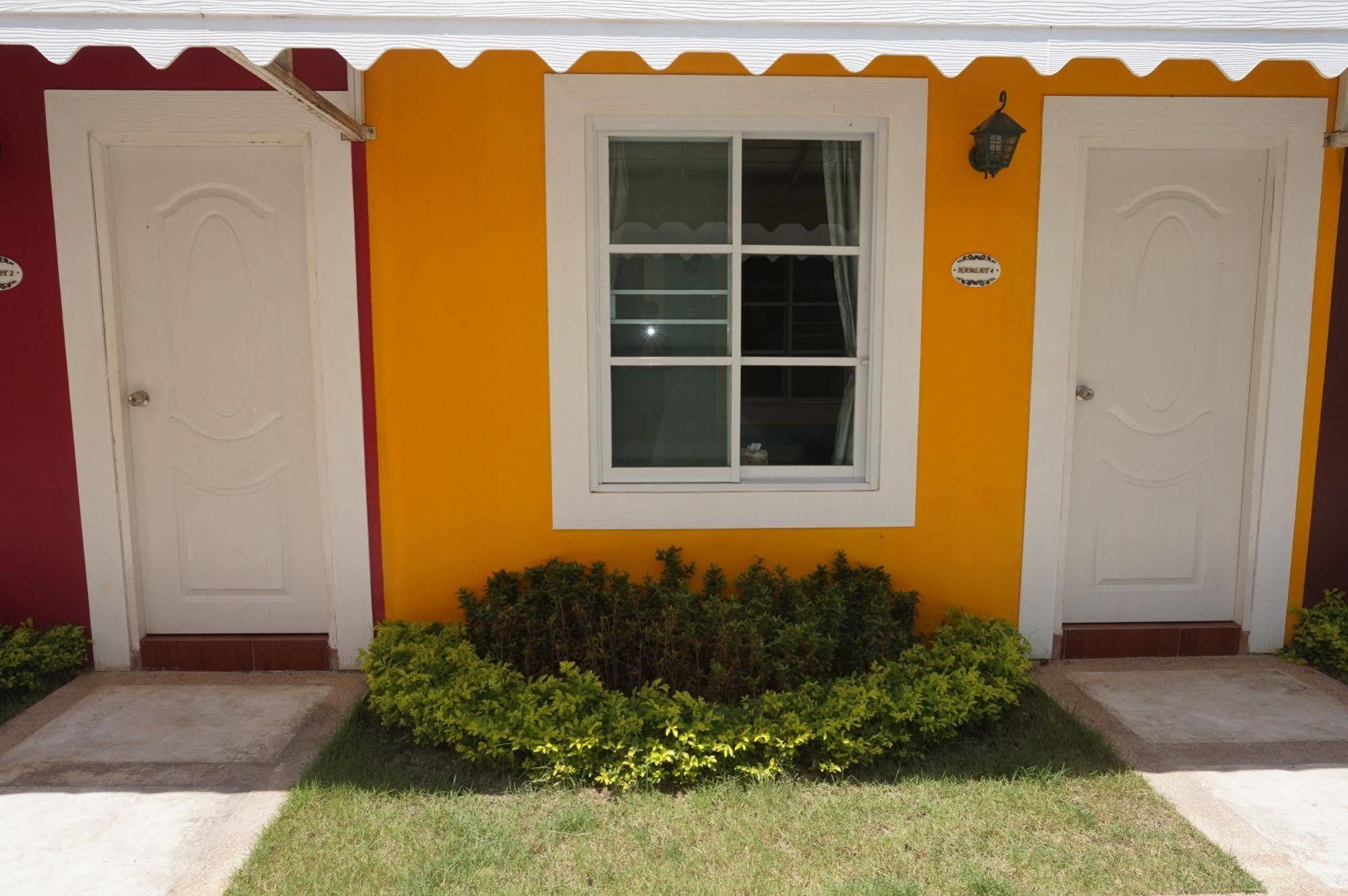 Color Ville Hotel Sha Certified Sakon Nakhon Exterior foto
