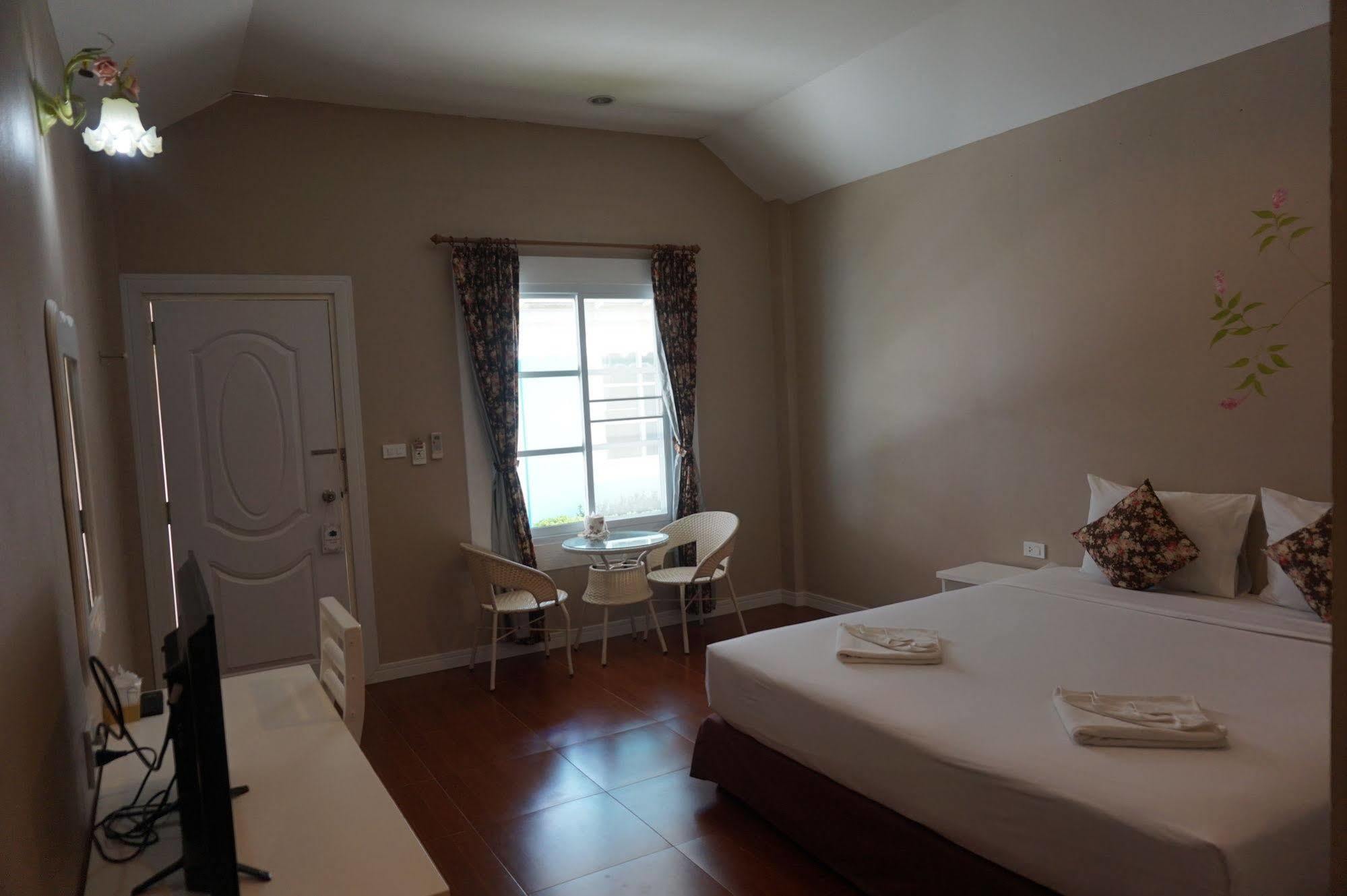 Color Ville Hotel Sha Certified Sakon Nakhon Exterior foto