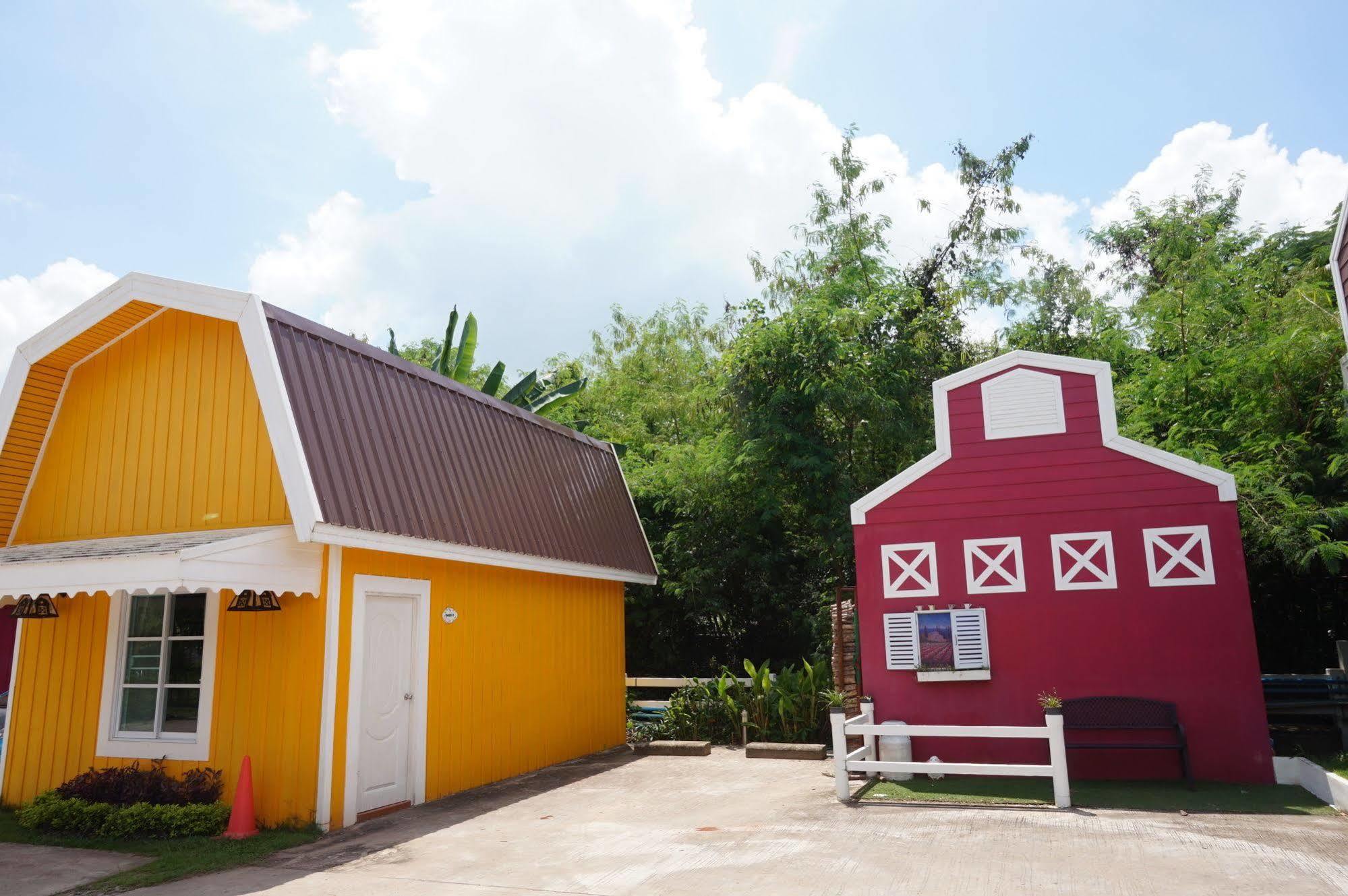 Color Ville Hotel Sha Certified Sakon Nakhon Exterior foto